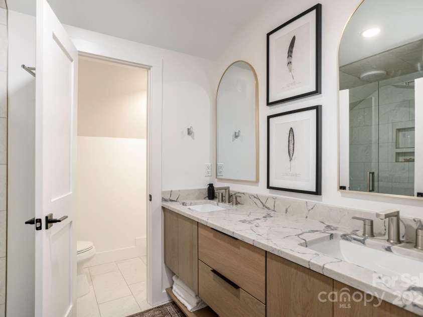 40 Blackberry Trail, Sapphire, NC 28774.  MLS# CAR4285870, YatesRealty ID 32220. 