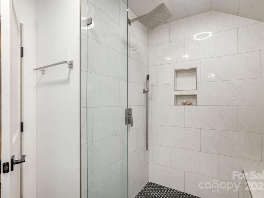 40 Blackberry Trail, Sapphire, NC 28774.  MLS# CAR4285870, YatesRealty ID 32220. 