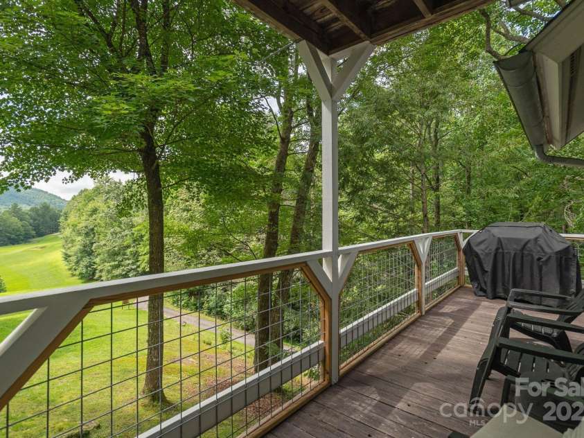 40 Blackberry Trail, Sapphire, NC 28774.  MLS# CAR4285870, YatesRealty ID 32220. 