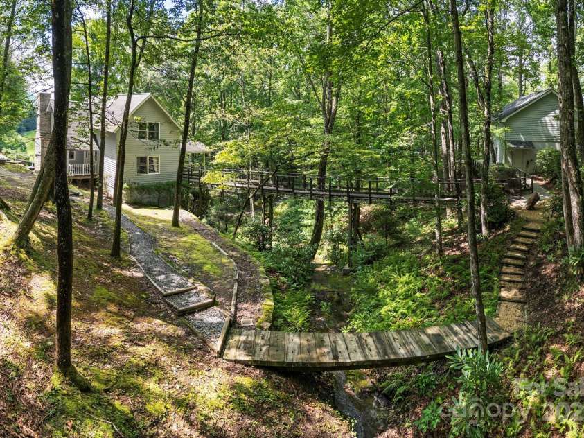 40 Blackberry Trail, Sapphire, NC 28774.  MLS# CAR4285870, YatesRealty ID 32220. 