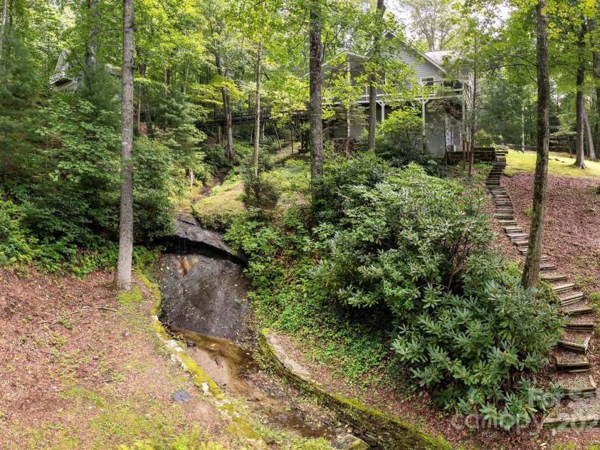 40 Blackberry Trail, Sapphire, NC 28774.  MLS# CAR4285870, YatesRealty ID 32220. 