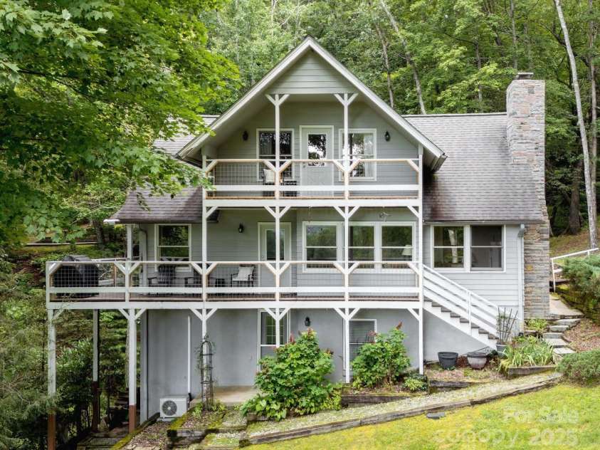 40 Blackberry Trail, Sapphire, NC 28774.  MLS# CAR4285870, YatesRealty ID 32220. 