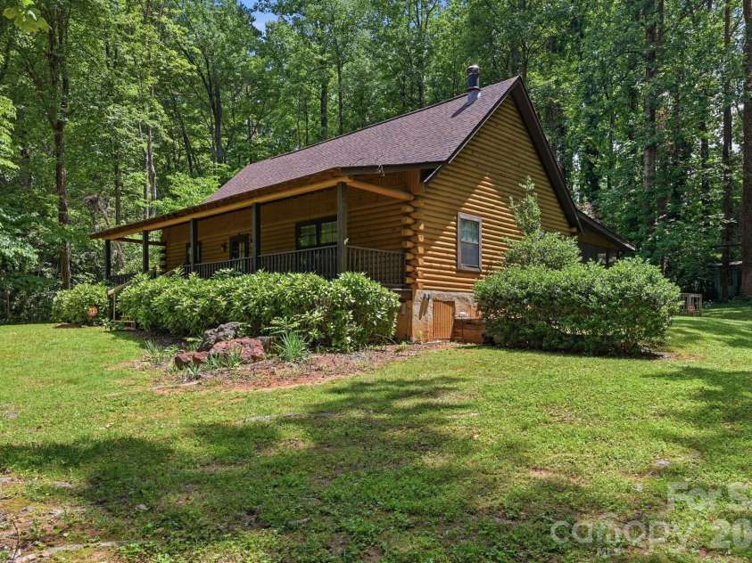 6808 Linda Lake Drive, Charlotte, NC 28215.  MLS# CAR4395523, YatesRealty ID 32220. 
