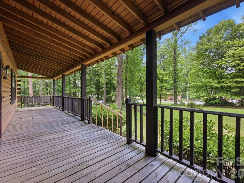 6808 Linda Lake Drive, Charlotte, NC 28215.  MLS# CAR4395523, YatesRealty ID 32220. 