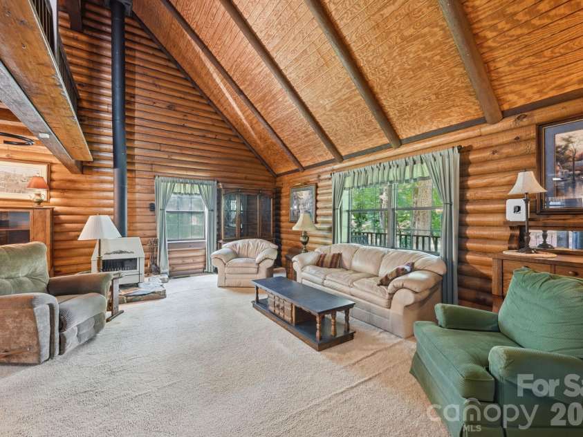 6808 Linda Lake Drive, Charlotte, NC 28215.  MLS# CAR4395523, YatesRealty ID 32220. 