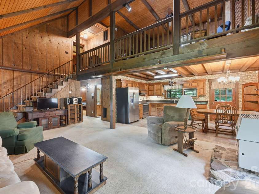 6808 Linda Lake Drive, Charlotte, NC 28215.  MLS# CAR4395523, YatesRealty ID 32220. 