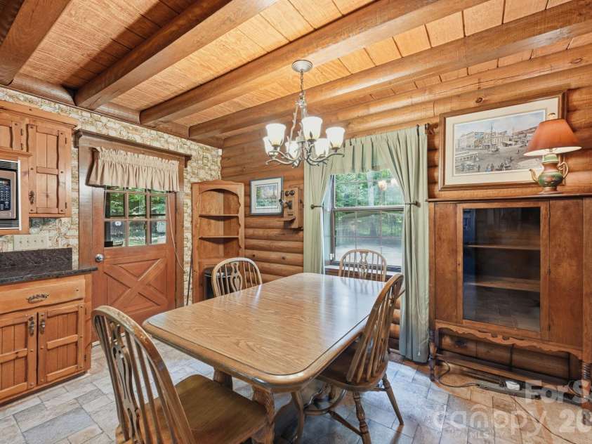6808 Linda Lake Drive, Charlotte, NC 28215.  MLS# CAR4395523, YatesRealty ID 32220. 