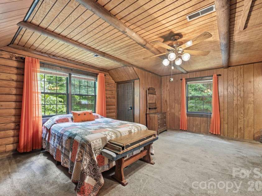6808 Linda Lake Drive, Charlotte, NC 28215.  MLS# CAR4395523, YatesRealty ID 32220. 