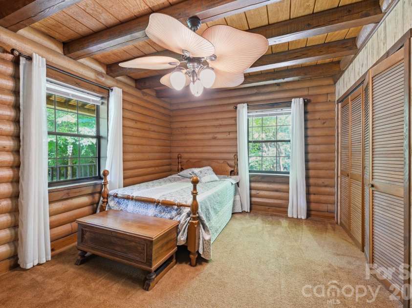 6808 Linda Lake Drive, Charlotte, NC 28215.  MLS# CAR4395523, YatesRealty ID 32220. 