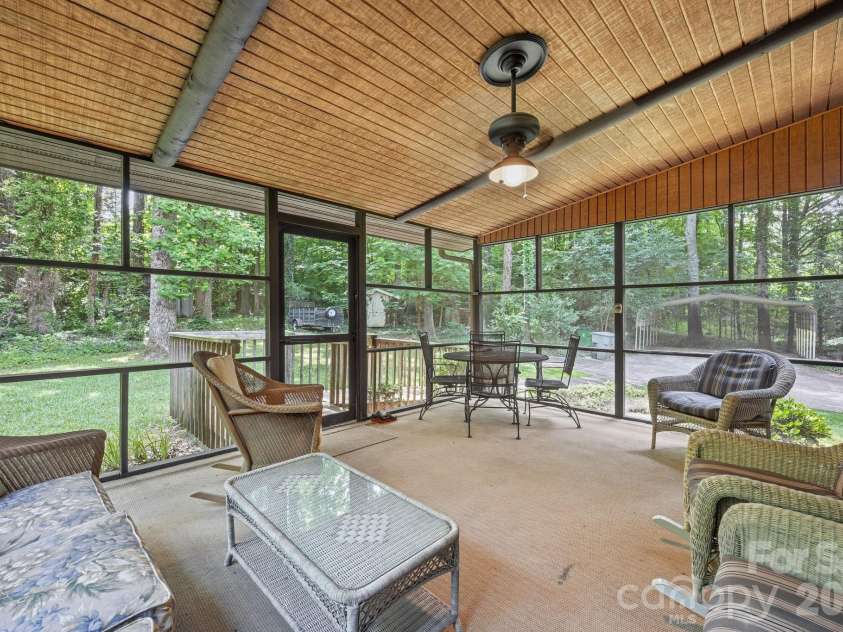 6808 Linda Lake Drive, Charlotte, NC 28215.  MLS# CAR4395523, YatesRealty ID 32220. 