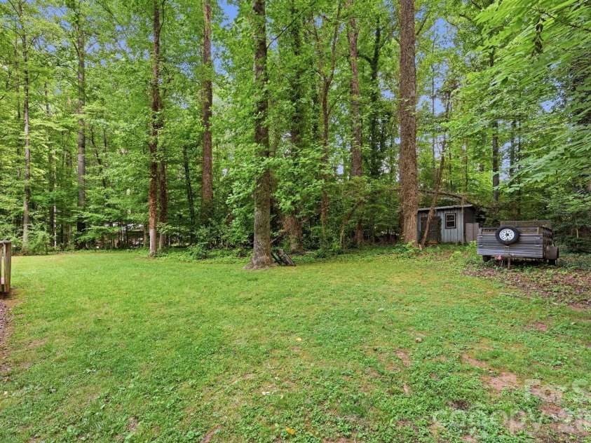 6808 Linda Lake Drive, Charlotte, NC 28215.  MLS# CAR4395523, YatesRealty ID 32220. 