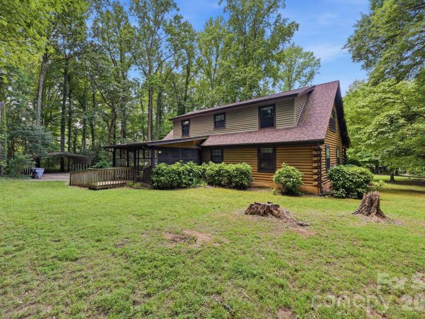 6808 Linda Lake Drive, Charlotte, NC 28215.  MLS# CAR4395523, YatesRealty ID 32220. 