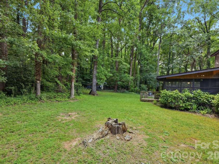 6808 Linda Lake Drive, Charlotte, NC 28215.  MLS# CAR4395523, YatesRealty ID 32220. 