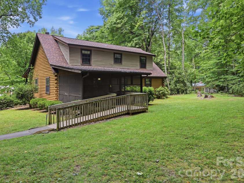 6808 Linda Lake Drive, Charlotte, NC 28215.  MLS# CAR4395523, YatesRealty ID 32220. 