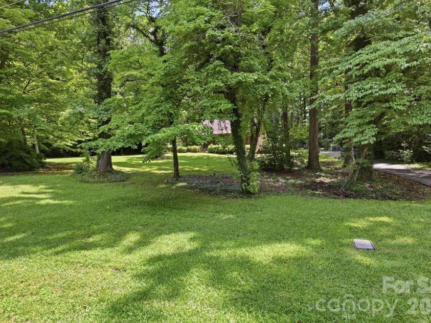 6808 Linda Lake Drive, Charlotte, NC 28215.  MLS# CAR4395523, YatesRealty ID 32220. 