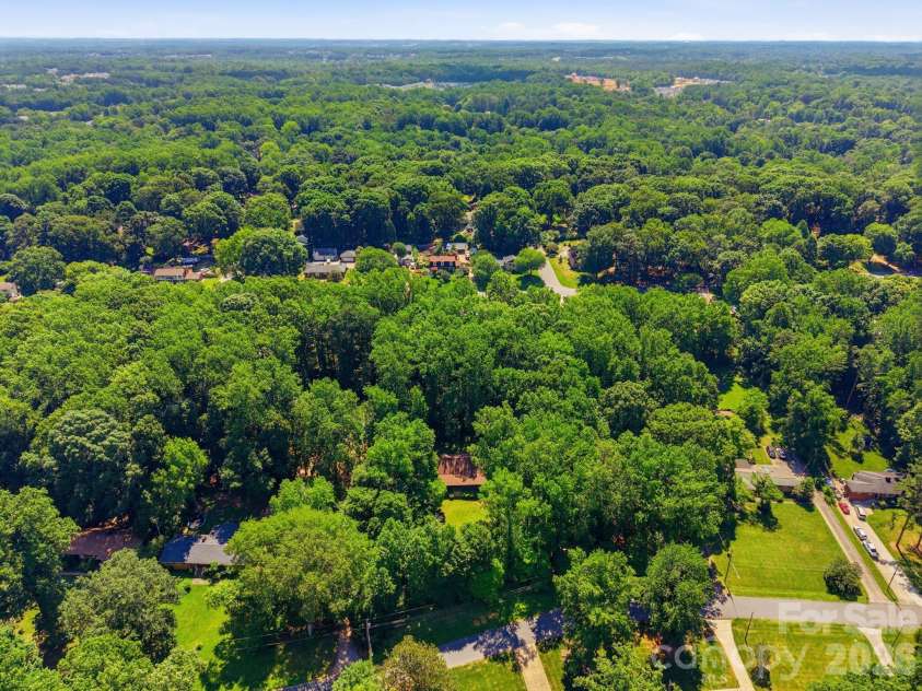 6808 Linda Lake Drive, Charlotte, NC 28215.  MLS# CAR4395523, YatesRealty ID 32220. 