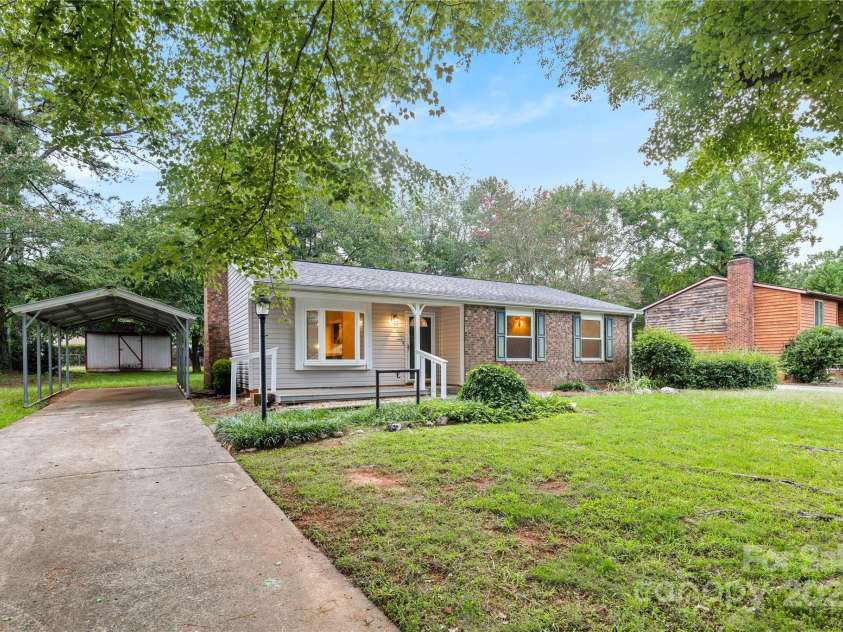 7916 Holly Hill Road, Charlotte, NC 28227.  MLS# CAR4291107, YatesRealty ID 32221. 