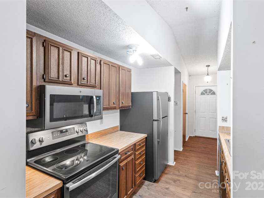 7916 Holly Hill Road, Charlotte, NC 28227.  MLS# CAR4291107, YatesRealty ID 32221. 