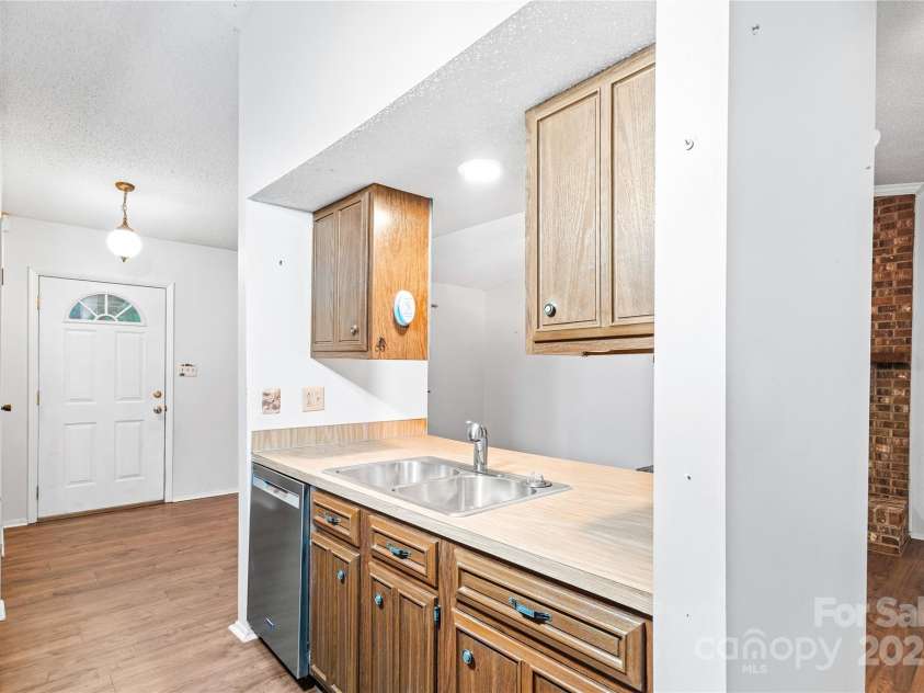 7916 Holly Hill Road, Charlotte, NC 28227.  MLS# CAR4291107, YatesRealty ID 32221. 