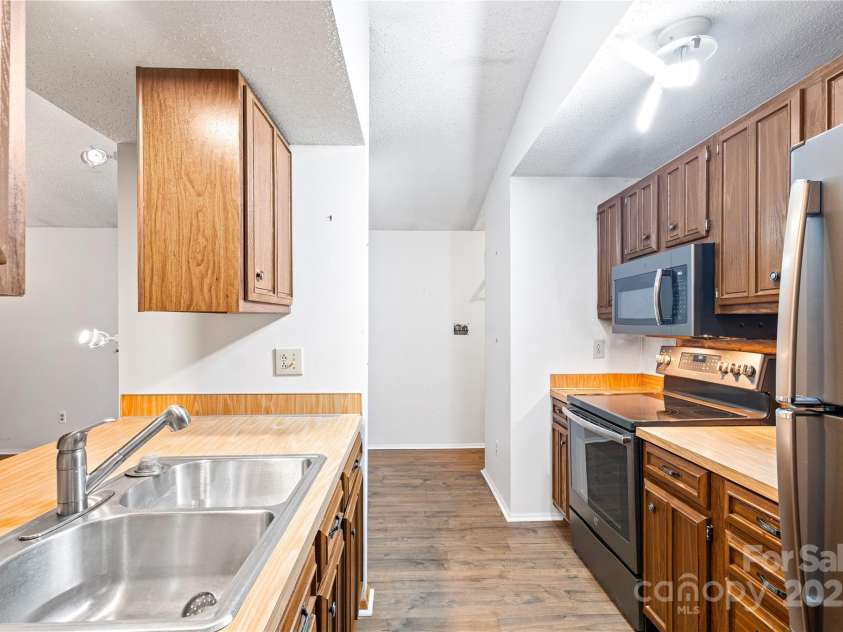 7916 Holly Hill Road, Charlotte, NC 28227.  MLS# CAR4291107, YatesRealty ID 32221. 
