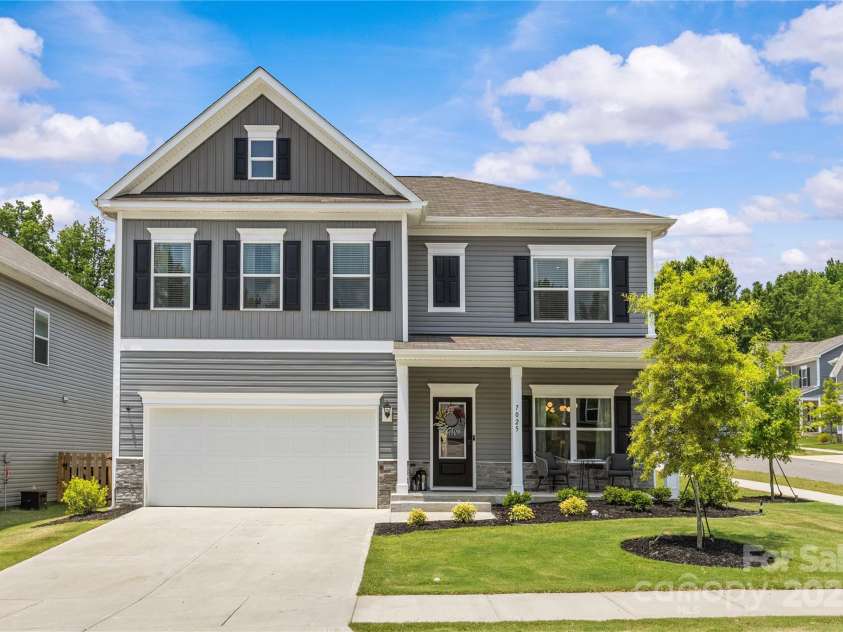 7025 Amberhouse Drive, Charlotte, NC 28212.  MLS# CAR4274626, YatesRealty ID 32222. 