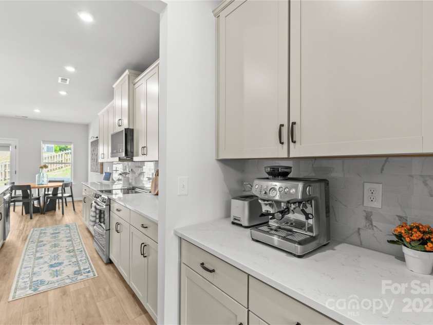 7025 Amberhouse Drive, Charlotte, NC 28212.  MLS# CAR4274626, YatesRealty ID 32222. 