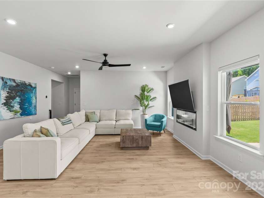7025 Amberhouse Drive, Charlotte, NC 28212.  MLS# CAR4274626, YatesRealty ID 32222. 
