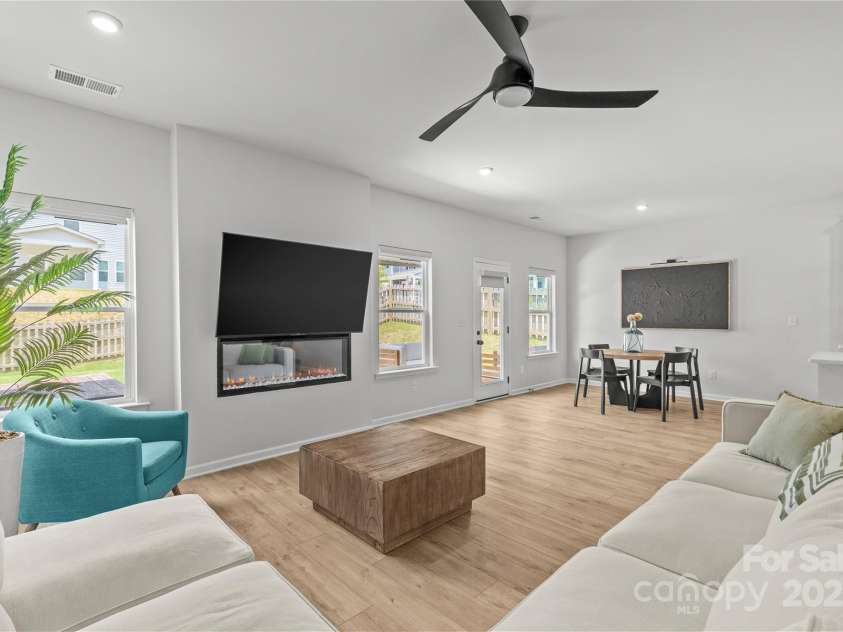 7025 Amberhouse Drive, Charlotte, NC 28212.  MLS# CAR4274626, YatesRealty ID 32222. 