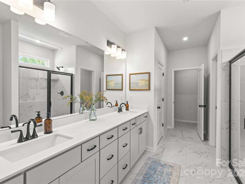7025 Amberhouse Drive, Charlotte, NC 28212.  MLS# CAR4274626, YatesRealty ID 32222. 
