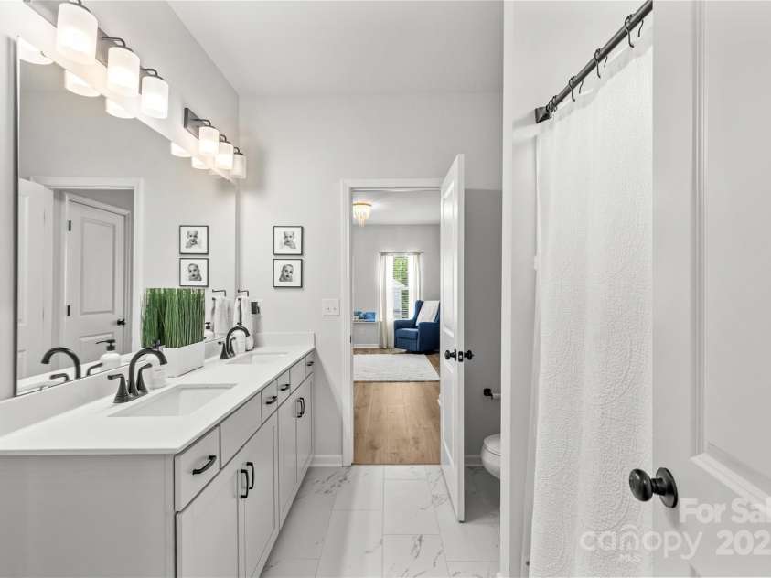 7025 Amberhouse Drive, Charlotte, NC 28212.  MLS# CAR4274626, YatesRealty ID 32222. 