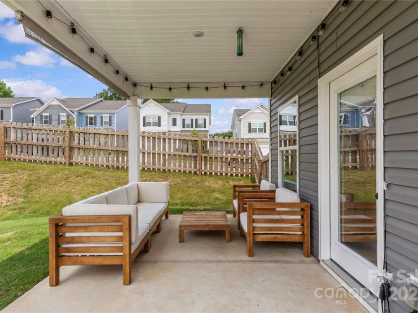 7025 Amberhouse Drive, Charlotte, NC 28212.  MLS# CAR4274626, YatesRealty ID 32222. 