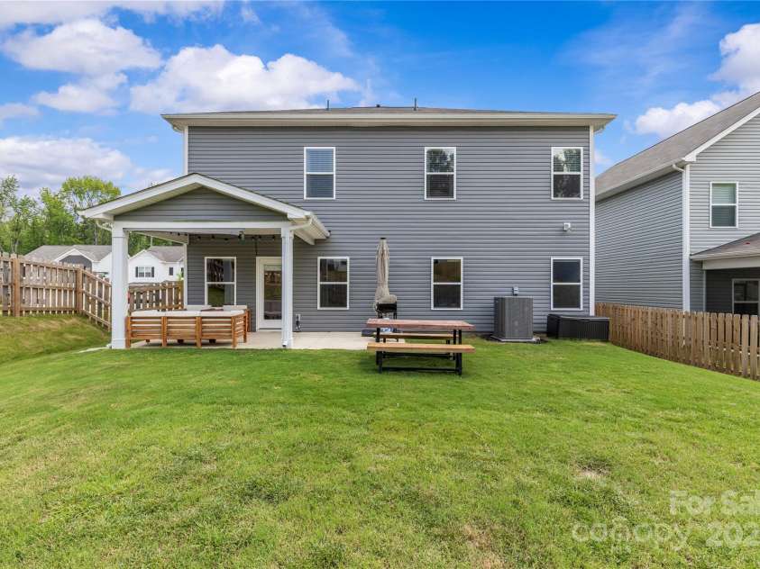 7025 Amberhouse Drive, Charlotte, NC 28212.  MLS# CAR4274626, YatesRealty ID 32222. 