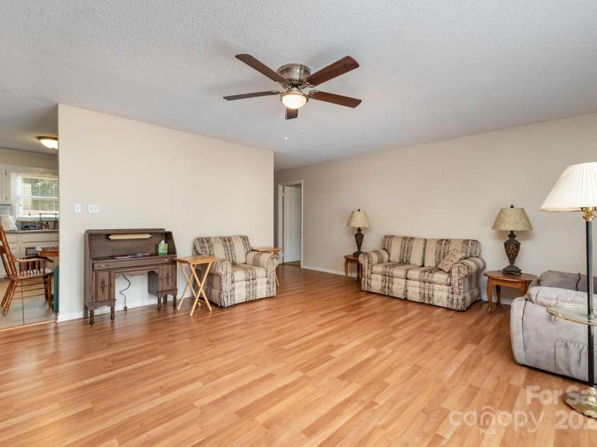 4816 Buckeye Lane, Gastonia, NC 28056.  MLS# CAR4274727, YatesRealty ID 32223. 