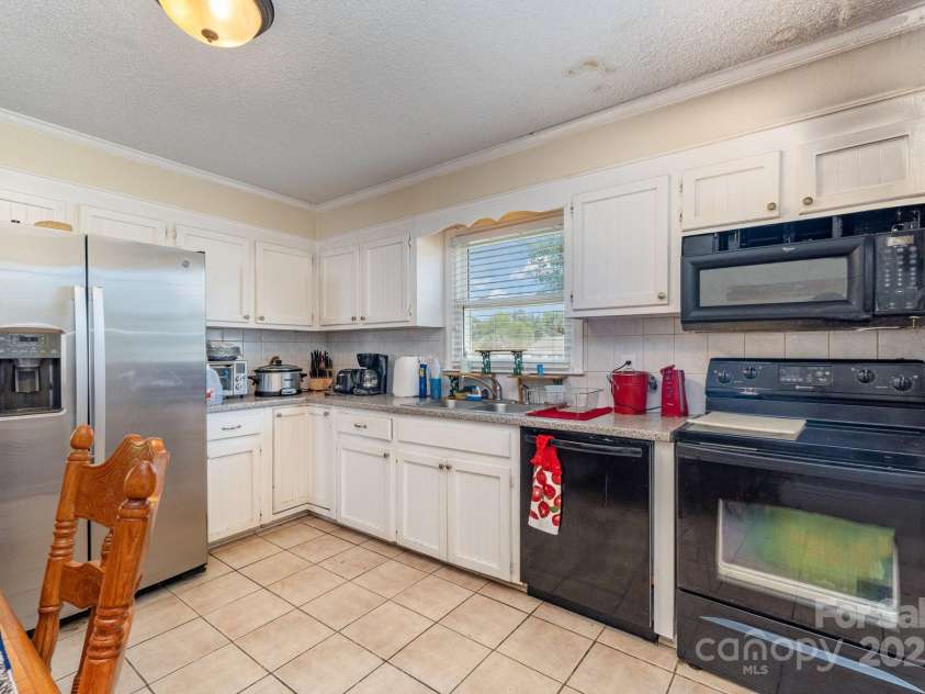 4816 Buckeye Lane, Gastonia, NC 28056.  MLS# CAR4274727, YatesRealty ID 32223. 
