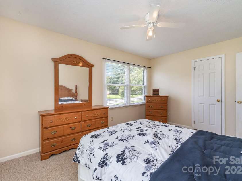 4816 Buckeye Lane, Gastonia, NC 28056.  MLS# CAR4274727, YatesRealty ID 32223. 