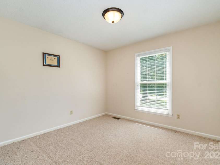 4816 Buckeye Lane, Gastonia, NC 28056.  MLS# CAR4274727, YatesRealty ID 32223. 