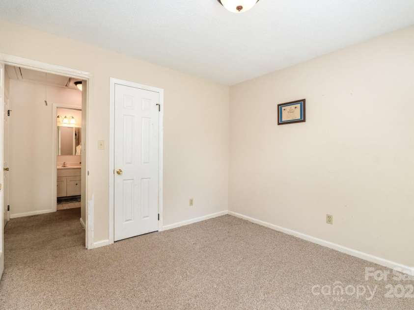 4816 Buckeye Lane, Gastonia, NC 28056.  MLS# CAR4274727, YatesRealty ID 32223. 