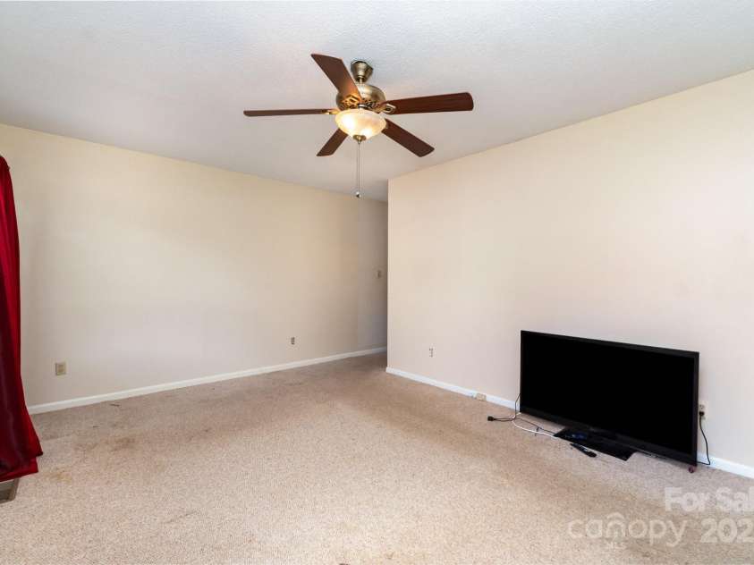 4816 Buckeye Lane, Gastonia, NC 28056.  MLS# CAR4274727, YatesRealty ID 32223. 