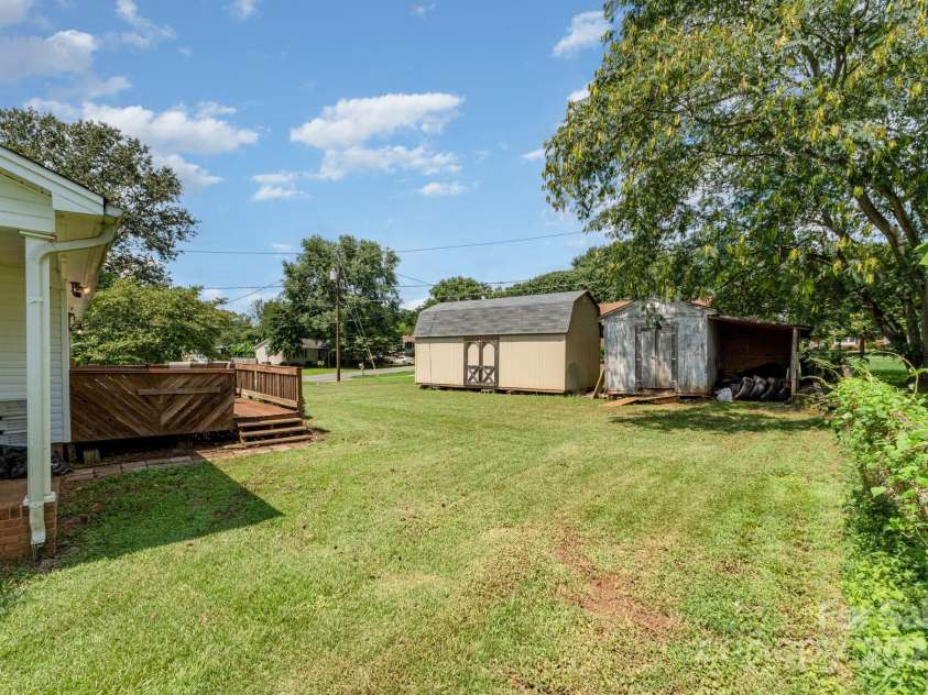 4816 Buckeye Lane, Gastonia, NC 28056.  MLS# CAR4274727, YatesRealty ID 32223. 