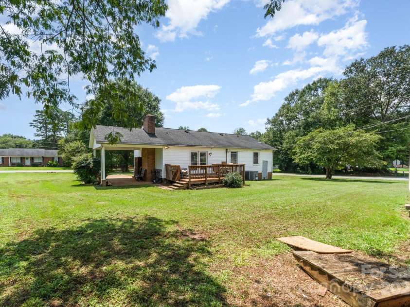 4816 Buckeye Lane, Gastonia, NC 28056.  MLS# CAR4274727, YatesRealty ID 32223. 