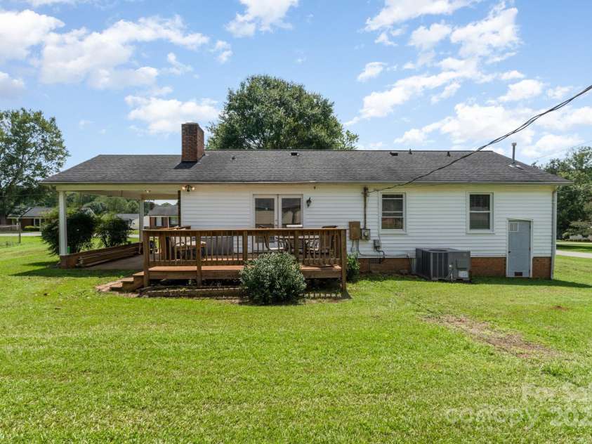 4816 Buckeye Lane, Gastonia, NC 28056.  MLS# CAR4274727, YatesRealty ID 32223. 