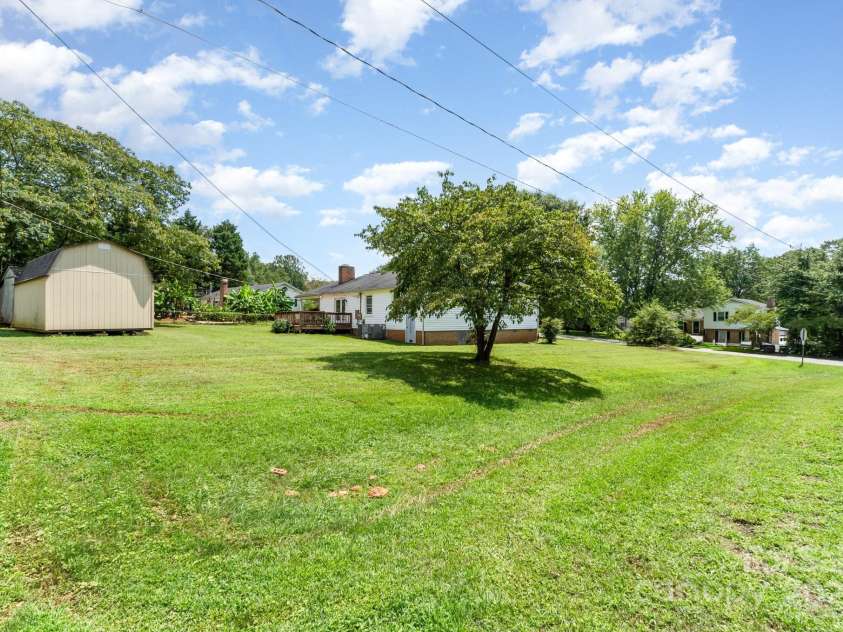 4816 Buckeye Lane, Gastonia, NC 28056.  MLS# CAR4274727, YatesRealty ID 32223. 