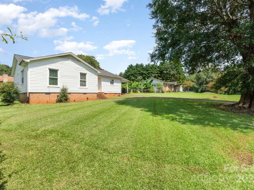 4816 Buckeye Lane, Gastonia, NC 28056.  MLS# CAR4274727, YatesRealty ID 32223. 