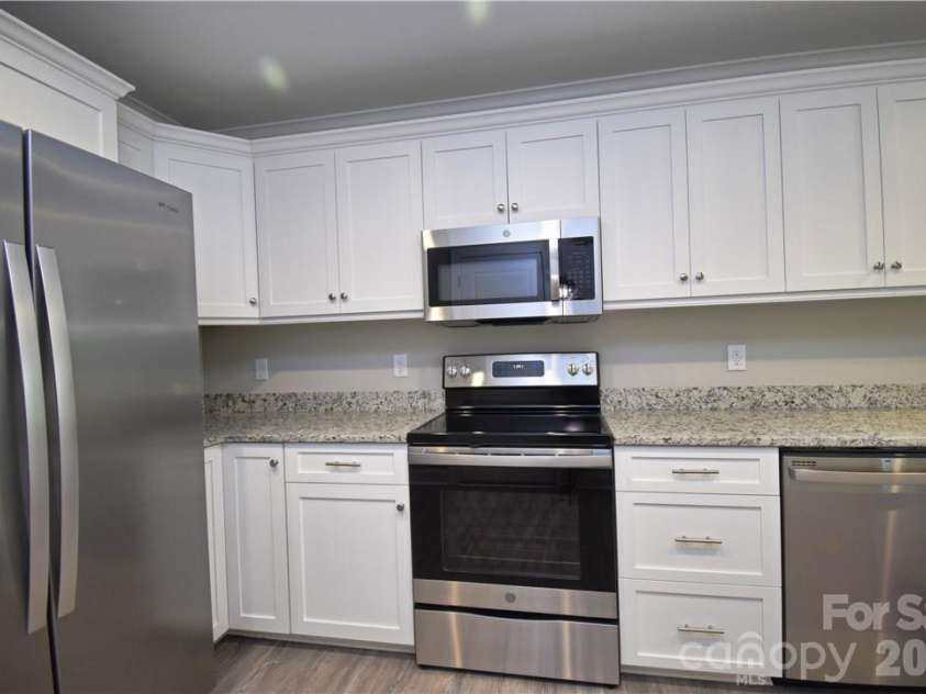 5123 Hanging Rock Court, Hickory, NC 28601.  MLS# CAR4395807, YatesRealty ID 32223. 