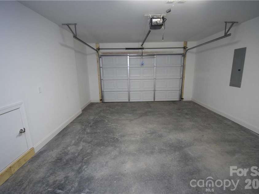 5123 Hanging Rock Court, Hickory, NC 28601.  MLS# CAR4395807, YatesRealty ID 32223. 