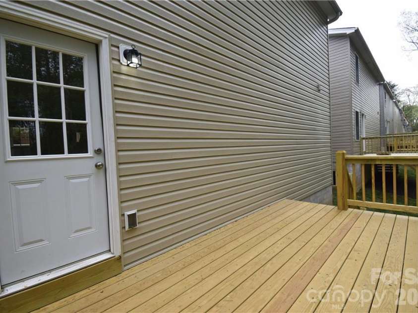5123 Hanging Rock Court, Hickory, NC 28601.  MLS# CAR4395807, YatesRealty ID 32223. 