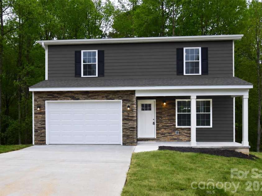 5123 Hanging Rock Court, Hickory, NC 28601.  MLS# CAR4395807, YatesRealty ID 32223. 