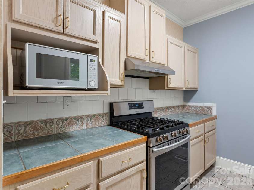 387 Crystal Creek Drive, Pisgah Forest, NC 28768.  MLS# CAR4373550, YatesRealty ID 32225. Gas oven and range