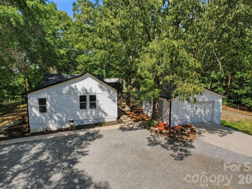 408 Birmingham Lane, Monroe, NC 28110.  MLS# CAR4394323, YatesRealty ID 32226. Side