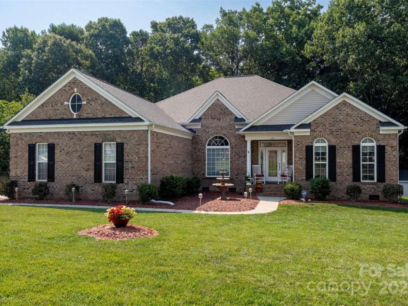 126 Doyle Farm Lane, Mooresville, NC 28115.  MLS# CAR4270254, YatesRealty ID 32228. Exceptional Niblock Ranch with elegant brick elevation.